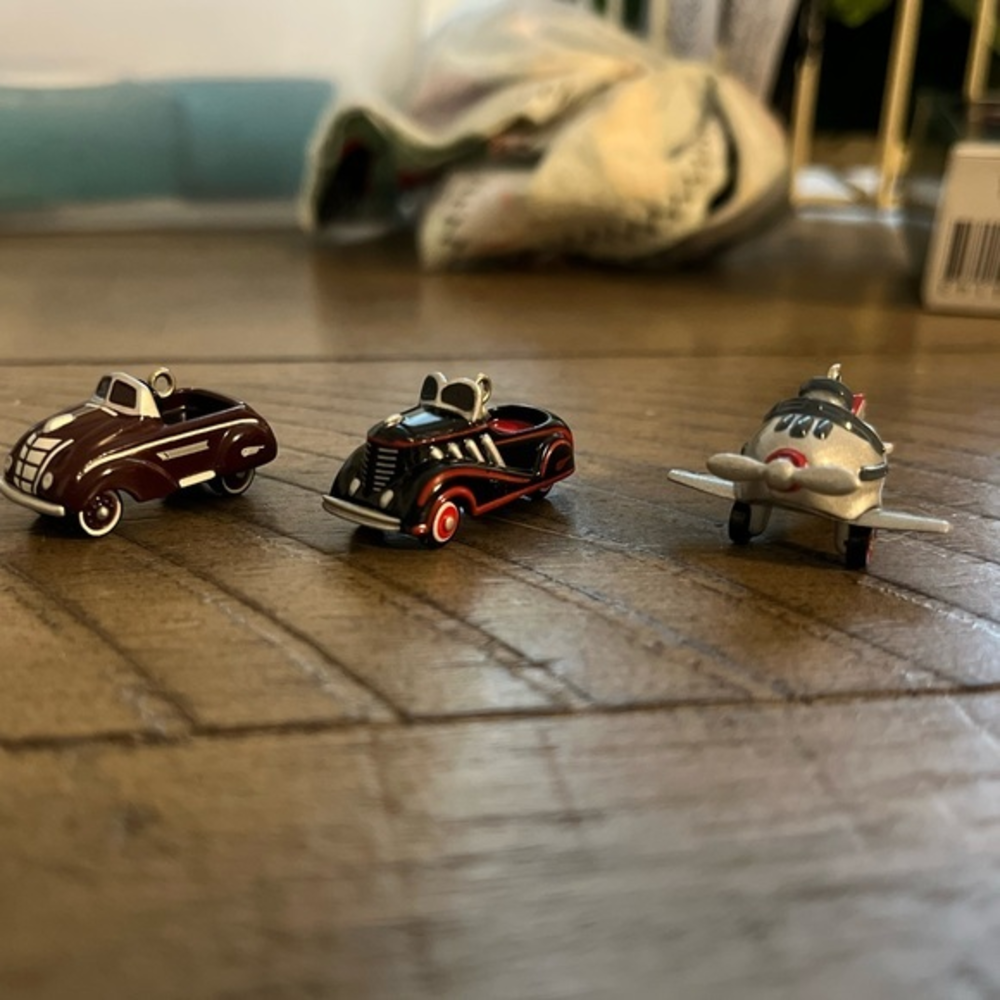 Hallmark Miniature Ornaments‎ 1997,1998,1999 Die Cast Metal Keepsake Ornaments